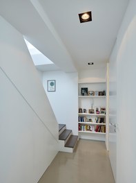 Apartement D, conversion - corridor and staircase