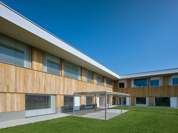 Landeskinderheim Perchtoldsdorf - courtyard