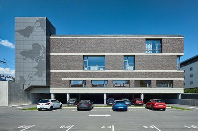 Headquarter Berger Logistik - west facade with parking space