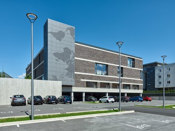 Headquarter Berger Logistik - west facade with parking space