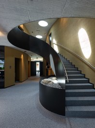 Headquarter SafeSide - foyer with staircase