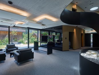 Headquarter SafeSide - foyer with staircase