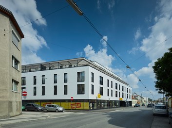 Housing Complex Breitenfurt - streetfacade