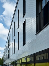 Housing Complex Breitenfurt - reflective facade