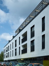 Housing Complex Breitenfurt - reflective facade