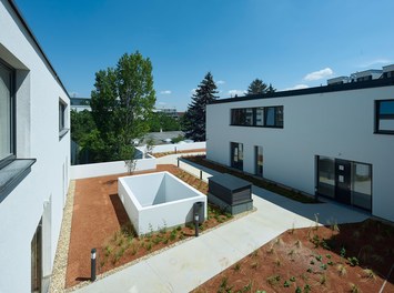 Housing Complex Breitenfurt - courtyard