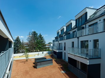 Housing Complex Breitenfurt - courtyard