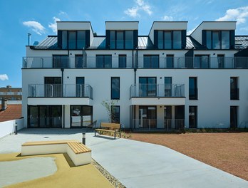 Housing Complex Breitenfurt - west facade