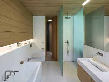 House DIE - bathroom