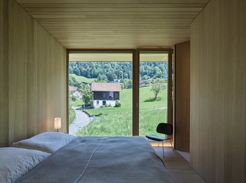 House DIE - bedroom