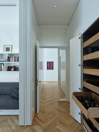 Apartment P - corridor with storage