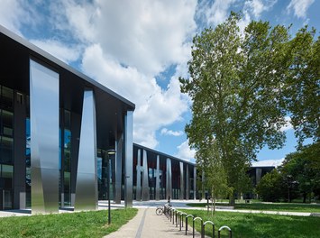 PALAIS DE LA MUSIQUE ET DES CONGRÈS - approach