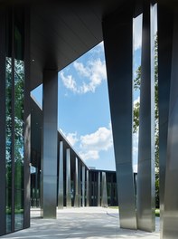 PALAIS DE LA MUSIQUE ET DES CONGRÈS - detail of facade