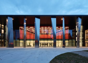 PALAIS DE LA MUSIQUE ET DES CONGRÈS - entrance at night