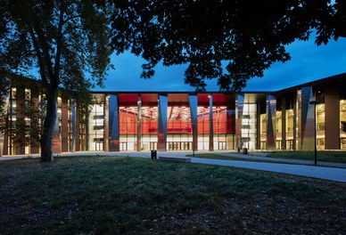 PALAIS DE LA MUSIQUE ET DES CONGRÈS - entrance at night