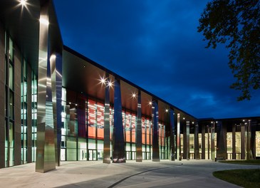 PALAIS DE LA MUSIQUE ET DES CONGRÈS - entrance at night