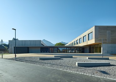 Volksschule Edlach - courtyard