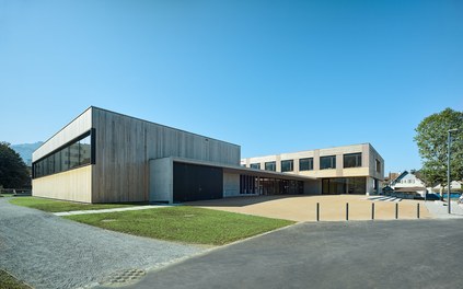 Volksschule Edlach - courtyard