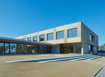 Volksschule Edlach - courtyard