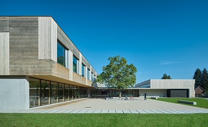 Volksschule Edlach - courtyard