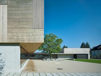 Volksschule Edlach - courtyard