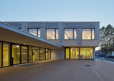 Volksschule Edlach - courtyard at night