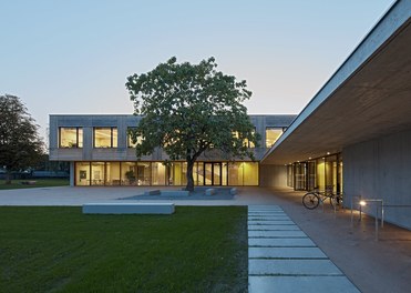 Volksschule Edlach - courtyard