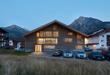 M Preis + Apartment House - general view at night