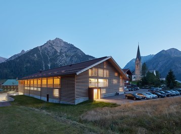 M Preis + Apartment House - general view at night