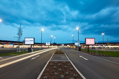 Shopping Centre Hatric - approach