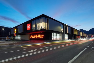 Shopping Centre Eli - general view at night