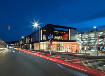Shopping Centre Eli - streetview at night