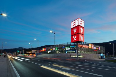 Shopping Centre Eli - general view at night