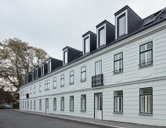 Housing Estate Auhofstrasse - view from street