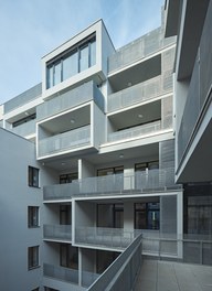 Housing Estate Schönbrunnerstrasse - terrace