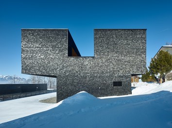 Residence H - detail of facade