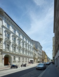 Housing Complex Argentinierstrasse - view from street