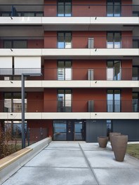 Housing Complex Argentinierstrasse - entrance