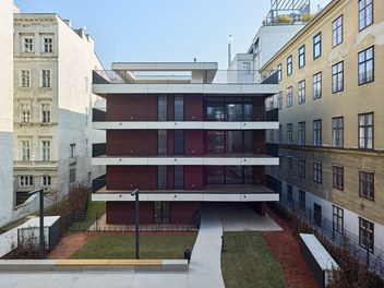 Housing Complex Argentinierstrasse - courtyard