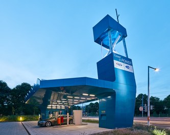 Tower of Power - general view at night