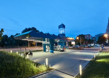 Tower of Power - general view at night