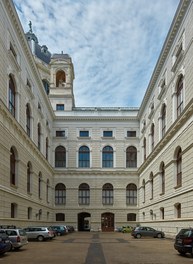 Naturhistorisches Museum Wien; renovation - courtyard