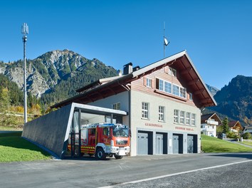 Fire Station Wald am Arlberg - general view with fire engine