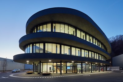 Headquarter Loacker Recycling - night shot