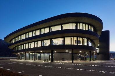 Headquarter Loacker Recycling - night shot