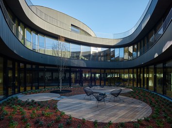 Headquarter Loacker Recycling - atrium