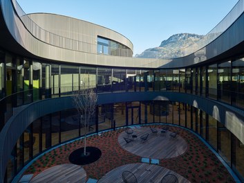 Headquarter Loacker Recycling - atrium