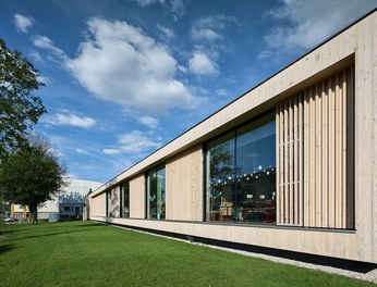 Primary School Herrenried - detail of facade