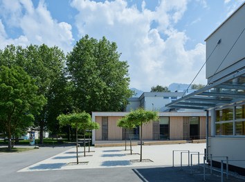 Primary School Herrenried - courtyard