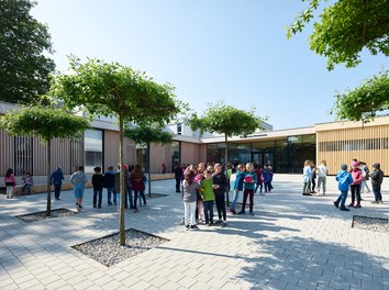 Primary School Herrenried - courtyard